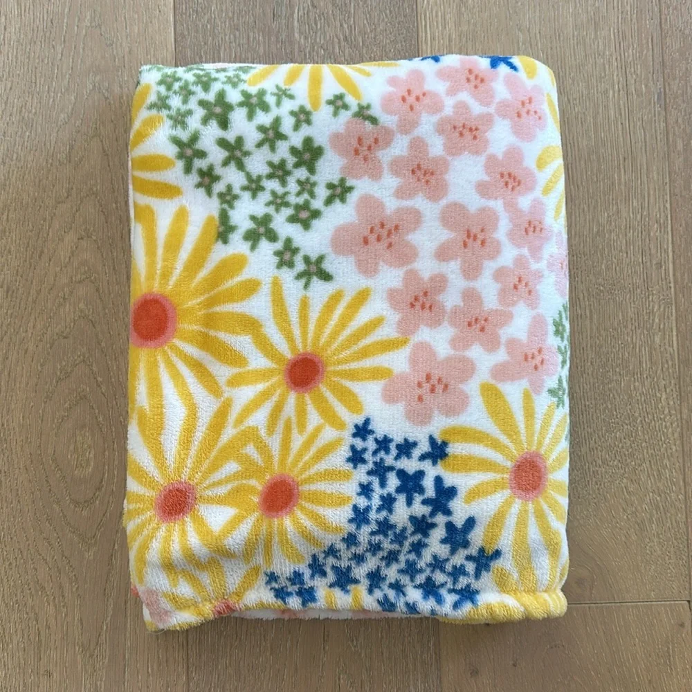 Room Essentials Printed Plush Floral Easter Throw Blanket
